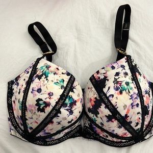 Brand new Victoria’s Secret 36dD fishnet lace lightly padded bra fold accents